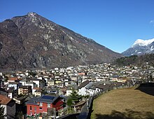 Sviluppo edilizio sullo scoscendimento del monte Crenone