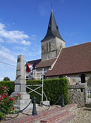 Boisney'deki kilise ve savaş anıtı