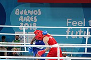 Deutsch: Boxen bei den Olympischen Jugendspielen 2018 Tag 12, 18. Oktober 2018 - Finale Leichtgewicht Mädchen – Junioren-Weltmeisterin und dreifache Juniorinnen-Europameisterin Caroline Sara DuBois (Großbritannien, blau) schlägt Juniorinnen-Asienmeisterin Porntip Buapa (Thailand, rot). English: Boxing at the 2018 Summer Youth Olympics on 18 October 2018 – Girls' lightweight Gold Medal Bout – Caroline Sara DuBois (Grat Britain, blue) wins over Porntip Buapa (Thailand, red). Español: Boxeo en los Juegos Olímpicos Juveniles de Verano de 2018 en 18 de octubre de 2018 - Combate de medalla de oro de peso ligero para niñas - Caroline Sara DuBois (Gran Bretaña, azul ) gana sobre Porntip Buapa (Tailandia, rojo).