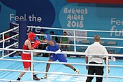 Deutsch: Boxen bei den Olympischen Jugendspielen 2018 Tag 12, 18. Oktober 2018 - Finale Leichtgewicht Mädchen – Junioren-Weltmeisterin und dreifache Juniorinnen-Europameisterin Caroline Sara DuBois (Großbritannien, blau) schlägt Juniorinnen-Asienmeisterin Porntip Buapa (Thailand, rot). English: Boxing at the 2018 Summer Youth Olympics on 18 October 2018 – Girls' lightweight Gold Medal Bout – Caroline Sara DuBois (Grat Britain, blue) wins over Porntip Buapa (Thailand, red). Español: Boxeo en los Juegos Olímpicos Juveniles de Verano de 2018 en 18 de octubre de 2018 - Combate de medalla de oro de peso ligero para niñas - Caroline Sara DuBois (Gran Bretaña, azul ) gana sobre Porntip Buapa (Tailandia, rojo).