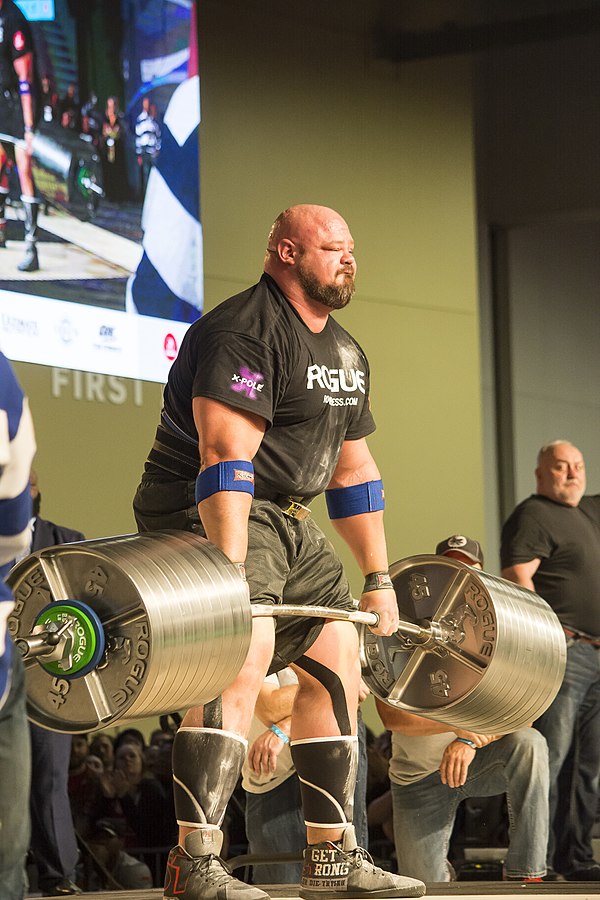 Brian Shaw performing the deadlift at the 2017 Arnold Strongman Classic
