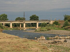 Hrami nehri üzerinde bir köprü