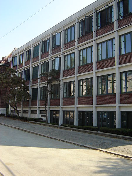 File:BrownUniversity-BarbourHallApartments.jpg