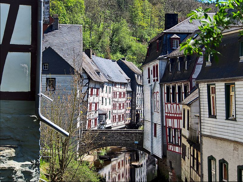 File:Bruecke uber Rur am Markt in Monschau Bild 2.jpg