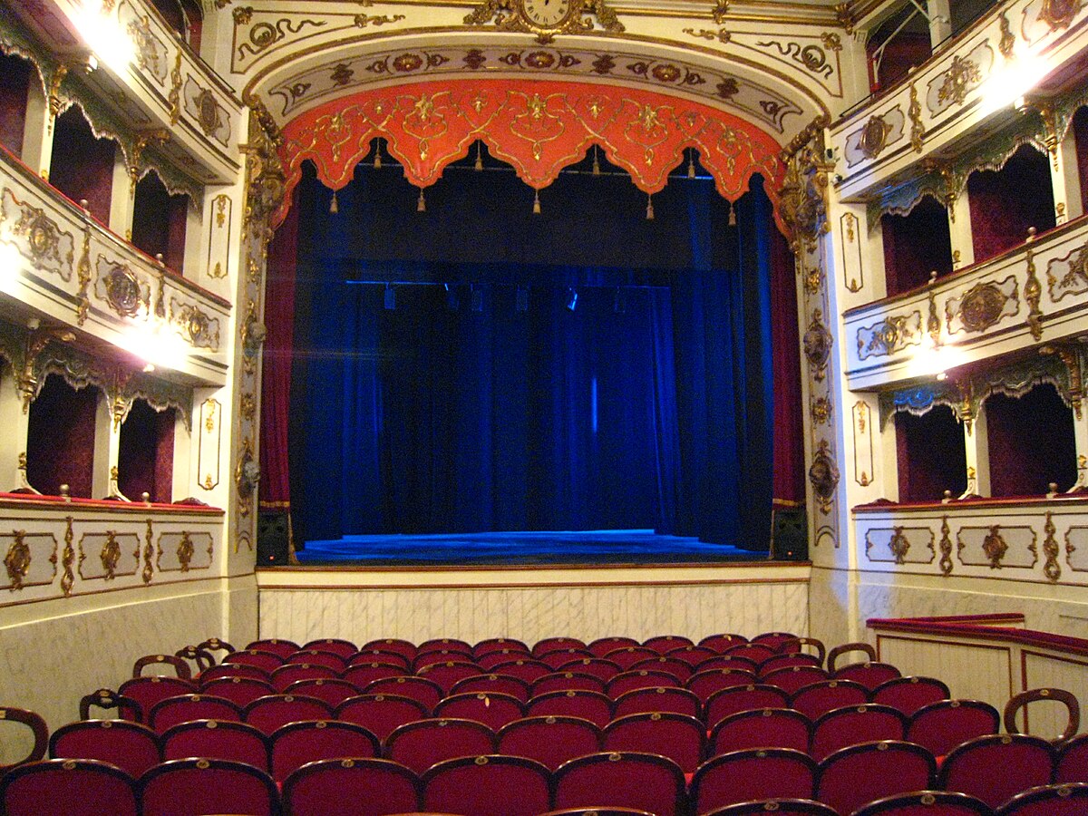 File:Busseto-Teatro 01.jpg - Wikimedia Commons