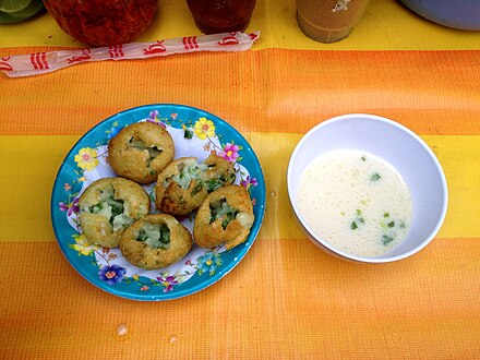Deep-fried chive cakes