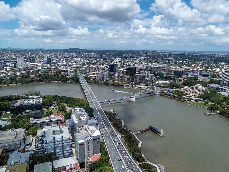 File:Captain Cook Bridge from 1 William St Brisbane P1090359.jpg