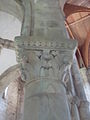 Capitel con motivos vegetales en el w:es:Monasterio de San Lorenzo de Carboeiro, en la provincia de Pontevedra, España.