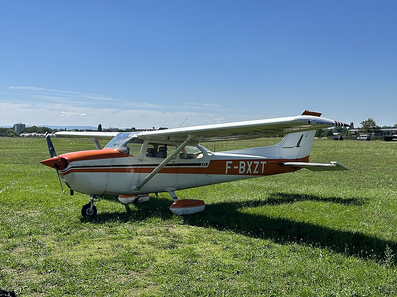 File:Cessna 172M Skyhawk II.jpg