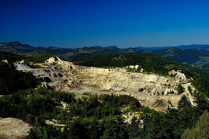 File:Cetate open-pit gold mine.jpg