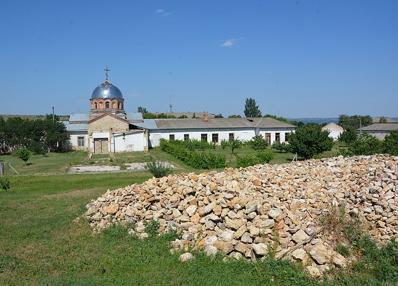 File:Chervoniy Mayak Intercession Church 01 (YDS 3070).jpg