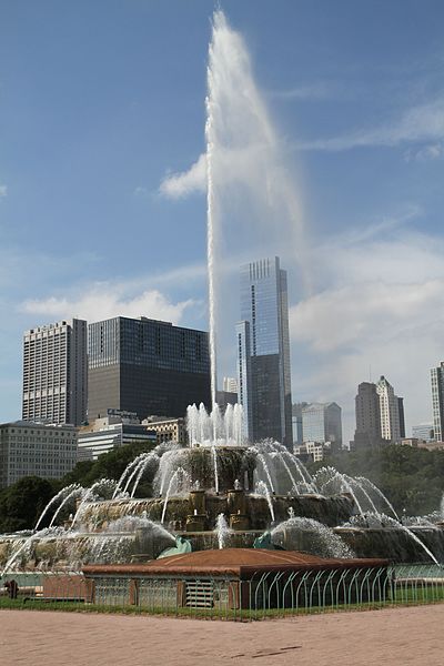 File:Chicago - Buckingham Fountain 1.jpg