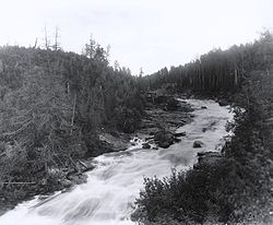 Chute de la Petite Riviere Bostonnais.jpg