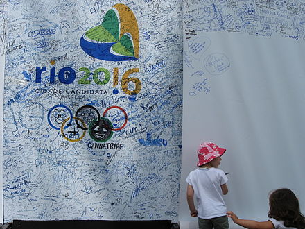 A young girl adding her signature in support of Rio de Janeiro's candidacy.