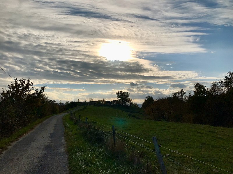 File:Ciel voilé sur les coteaux de Pamiers.jpg