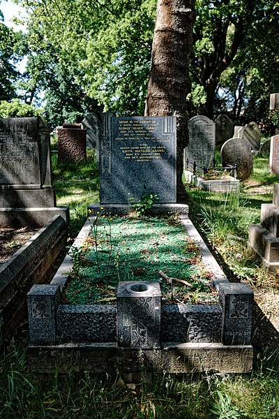 File:City of London Cemetery George Henry Adams Edith Matilda Adams grave 1 lighter.jpg