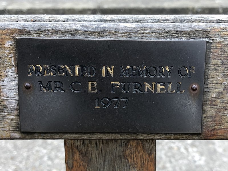 File:Close-up of the inscription (OpenBenches 7954).jpg