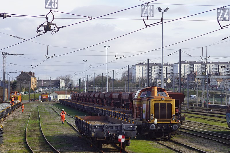 File:Colas Rail — gare de Laval.1.jpg