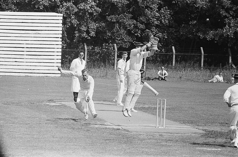 File:Cricket Rood en Wit tegen HCC, Bestanddeelnr 911-4837.jpg