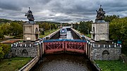 Caravelas nas torres da eclusa nº 3 do Canal de Moscou