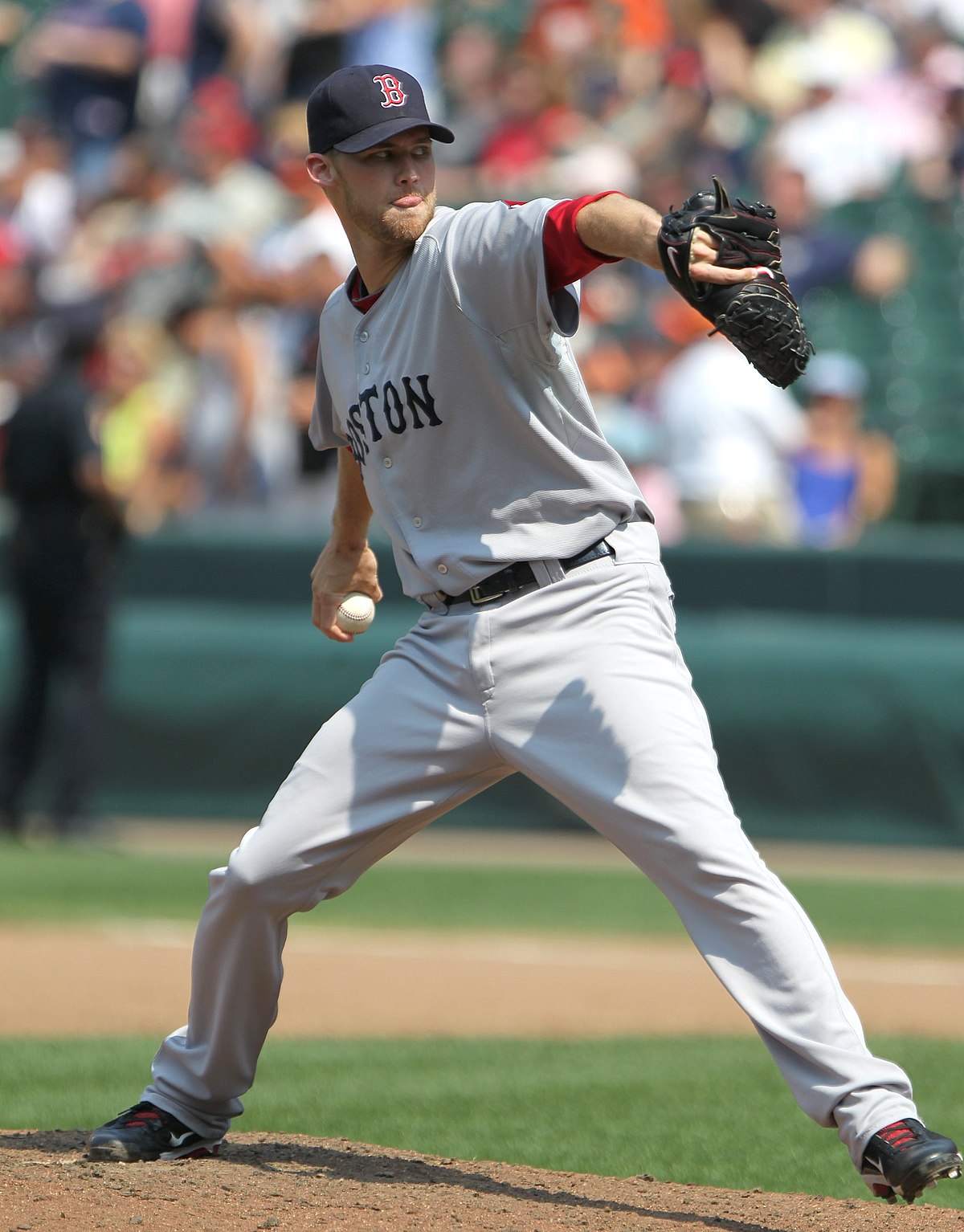 Daniel Bard makes his return to Fenway after 10-year absence