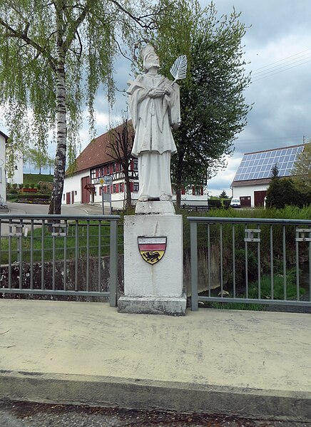 File:Dautmergen, Nepomuk Statue über der Schlichem.jpg