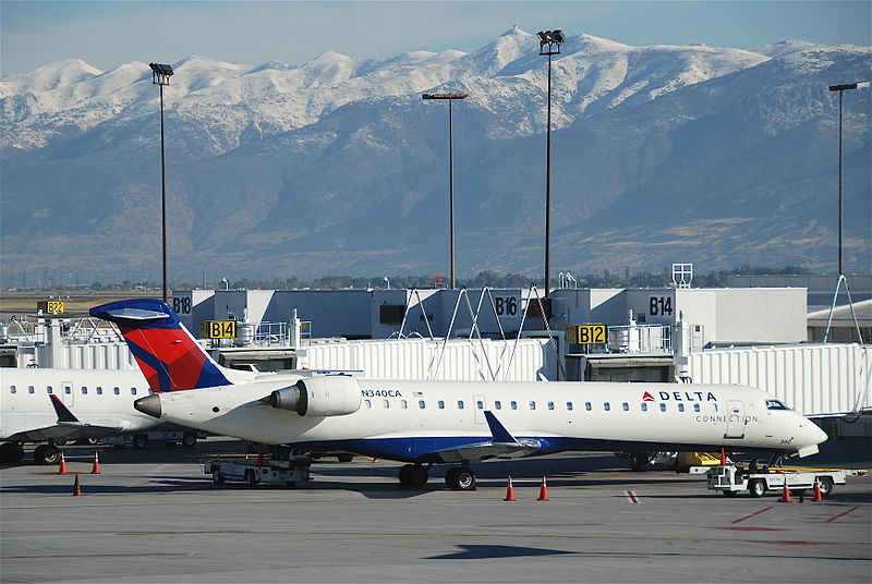 File:Delta Connection Canadair CRJ700; N340CA@SLC;09.10.2011 621bi (6300331314).jpg