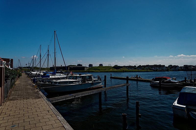 File:Den Helder - Bassingracht AB - View SSE.jpg