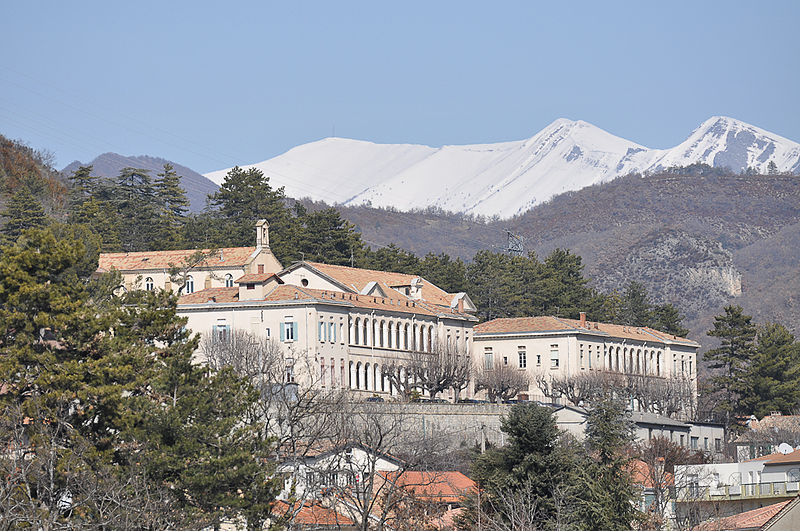 File:Digne et les pré-Alpes.jpg