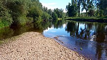 Photographie de la rivière Dore à l'ouest de la commune.