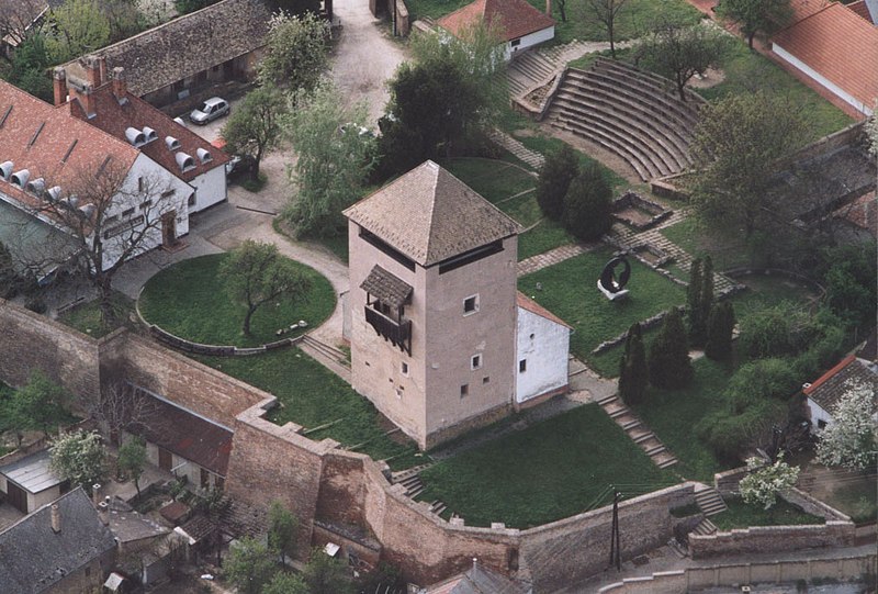 File:Dunaföldvár - Tower.jpg