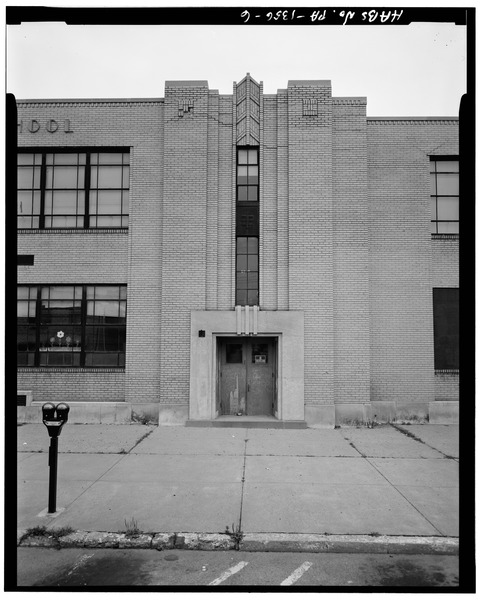 File:ENTRANCE DETAIL, EAST FRONT - George Washington School, Eleventh and Pennsylvania Avenue, Monaca, Beaver County, PA HABS PA,4-MONO,1-6.tif