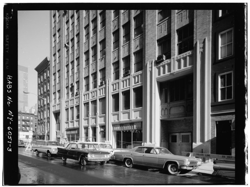 File:ENTRANCE TO GROUND LEVEL - Albano Building, 305-311 East Forty-sixth Street, New York, New York County, NY HABS NY,31-NEYO,107-3.tif