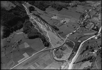 The mouth of the Durnagels with the village of Linthal in 1953