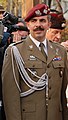 Edward Gruszka z dobro vidno sodobno oznako čina divizijskega generala na baretki
