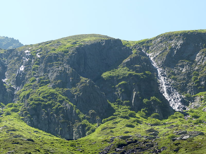 File:EselbergTalschlussWasserfall1v3.JPG