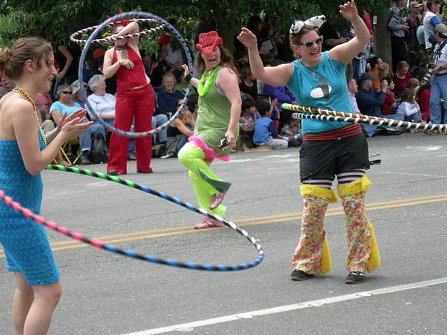 File:Fremont Solstice Parade 2007 - hula hoops 14-3.jpg