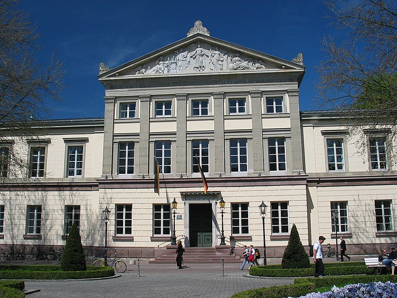 Göttingen Aula May06.jpg