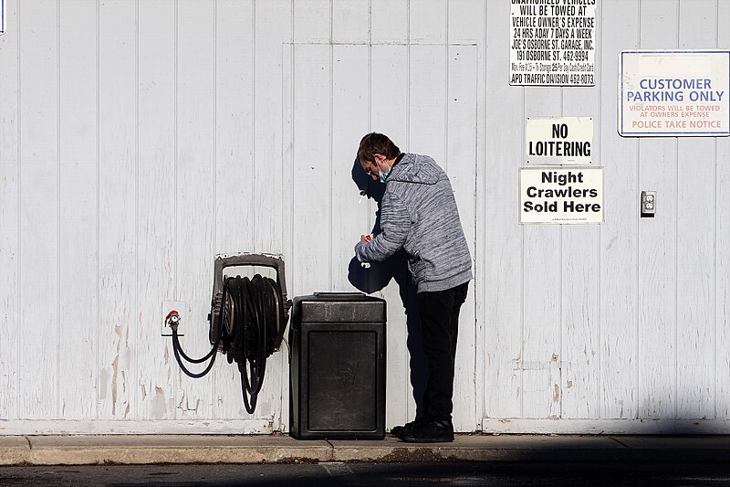 File:Gas station in Rensselaer, New York.jpg