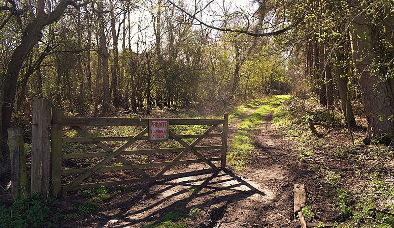 File:Gated track in Black Walk Nook - geograph.org.uk - 6096469.jpg