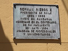 Placa en conmemoración a Germán Riesco (1954).