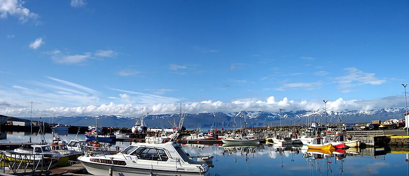 File:Húsavík harbour.JPG