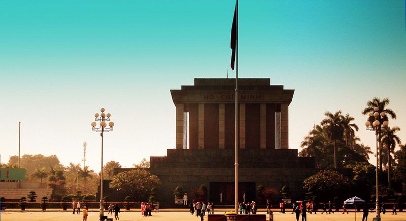 File:HO CHI MINH MAUSOLEUM HANOI VIETNAM FEB 2012 (6911628746).jpg