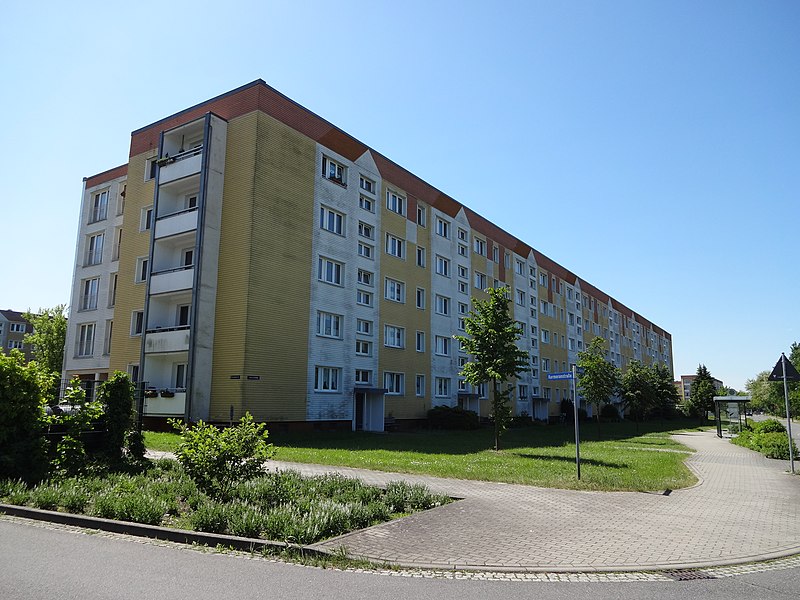 File:Hanseatenstraße24-38 senftenberg 2018-05-20 (1).jpg