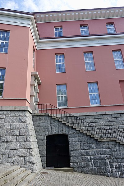 File:Haugesund rådhus Rådhuset City Hall Munthe-Kaas Blakstad 1931 Trapp stairs Norway 2020-06-09 00145.jpg