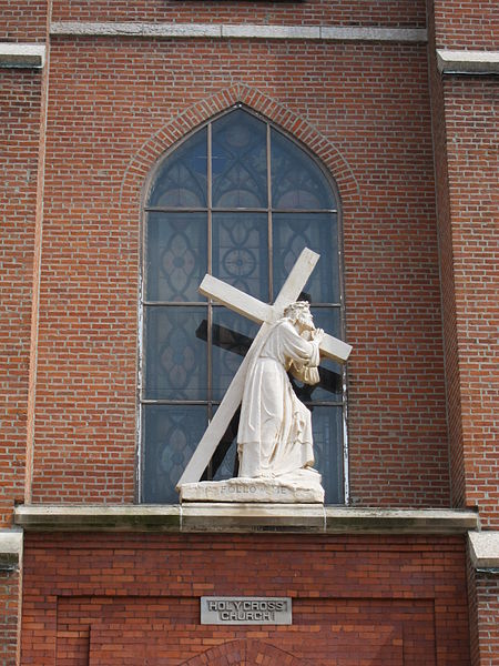 File:Holy Cross Catholic Church (C-bus, OH), exterior, detail, statue of Christ, Follow Me.jpg