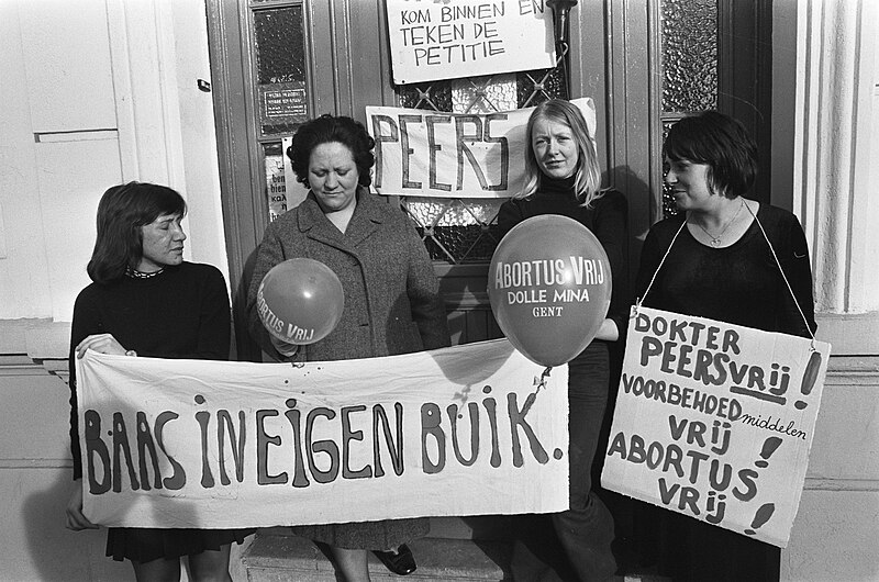 File:Hongerstaking in Gent (Belgie) i.v.m. arrestatie dr. Pee die abortussen heeft ge, Bestanddeelnr 926-1702.jpg