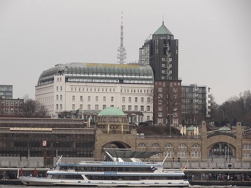 File:Hotel Hafen Hamburg.JPG