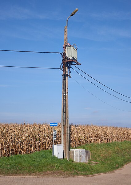 File:Huldenberg Pole mounted transformer A.jpg