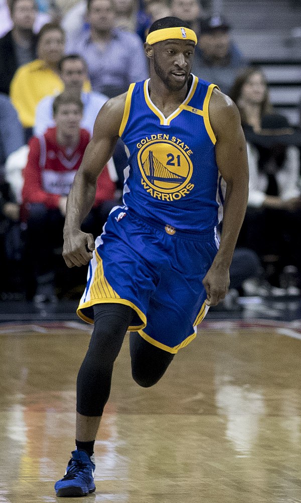 Clark playing for Golden State in 2017